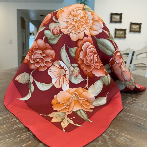 Authentic Salvatore Ferragamo Scarf - Picture 4 of 7